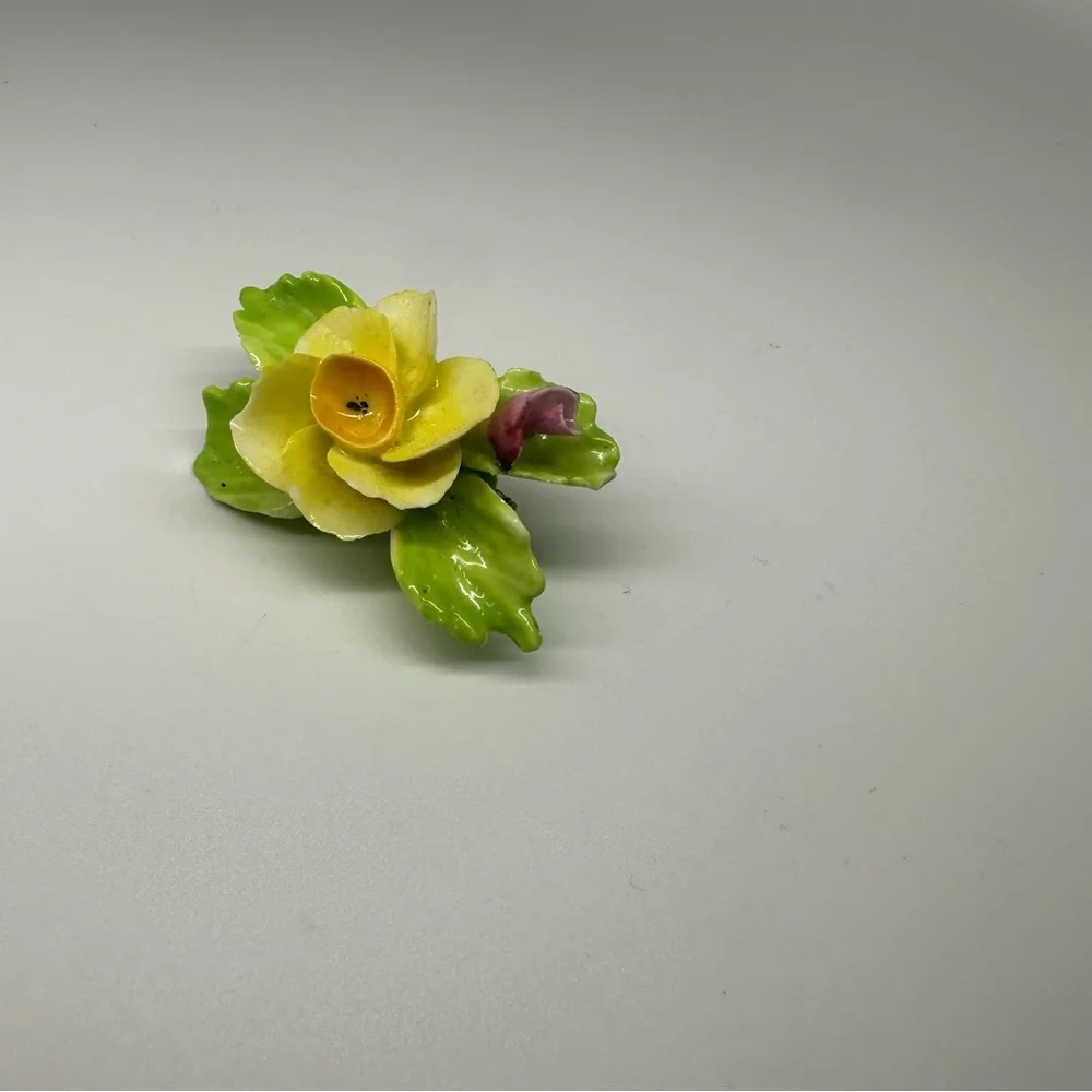 Vintage Staffordshire China Flower Made in England Brooch Pin - Picture 7 of 8